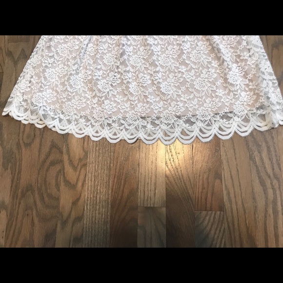 White lace dress - Picture 5 of 8